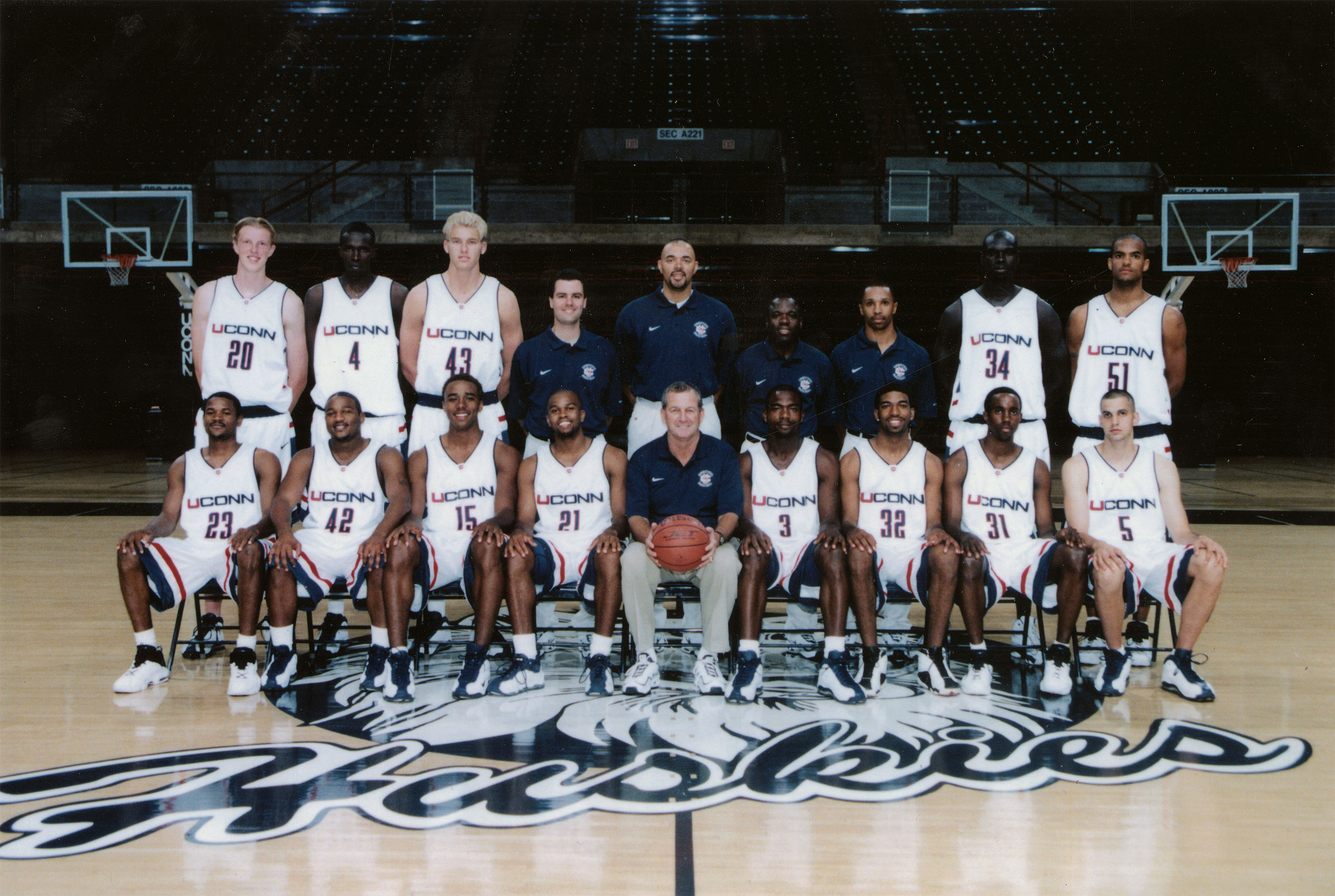 1999 Men's Basketball team photograph