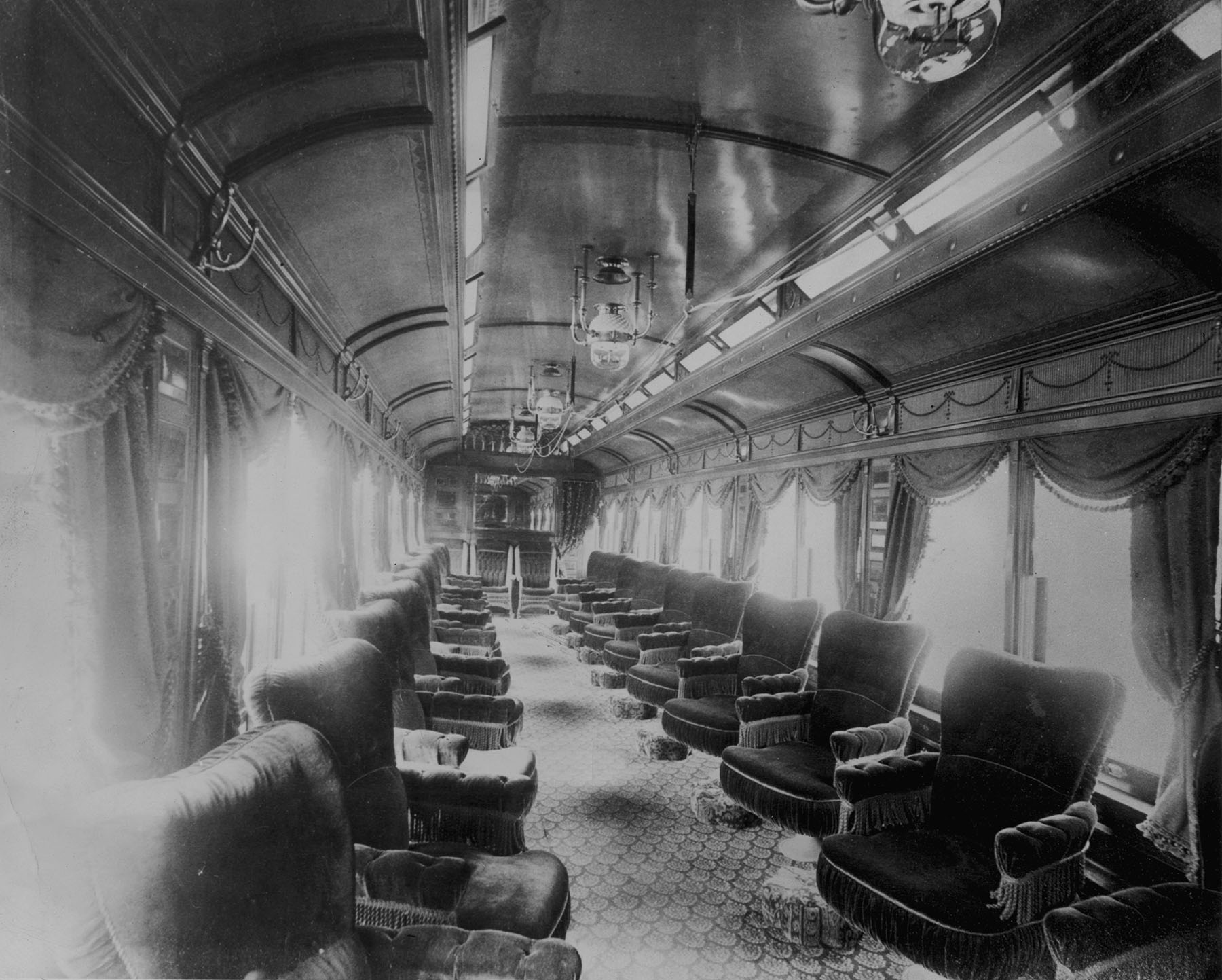 New York & New England Railroad White Train parlor car